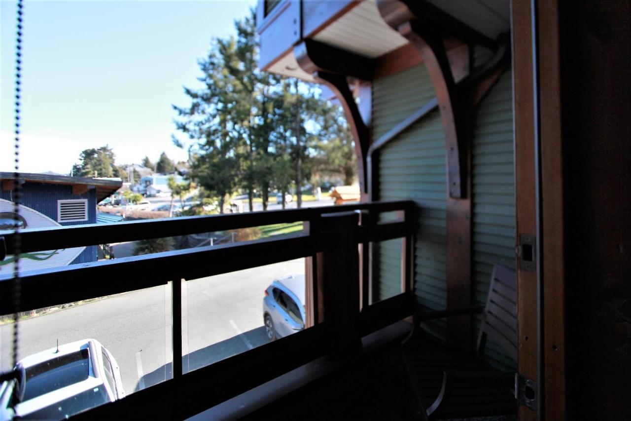 Great Condo In Excellent Location - Waterfront Building - Seaside Ucluelet Exterior photo