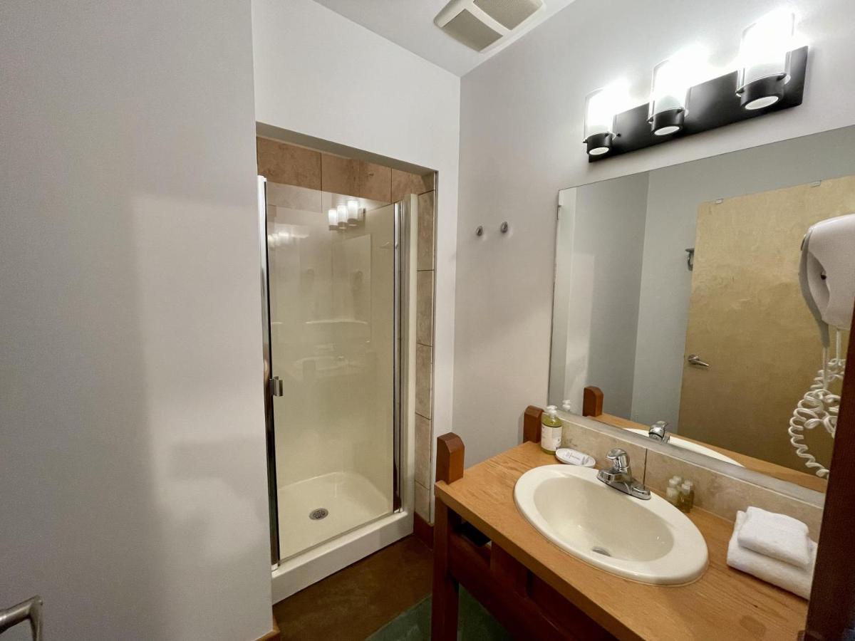 Great Condo In Excellent Location - Waterfront Building - Seaside Ucluelet Exterior photo